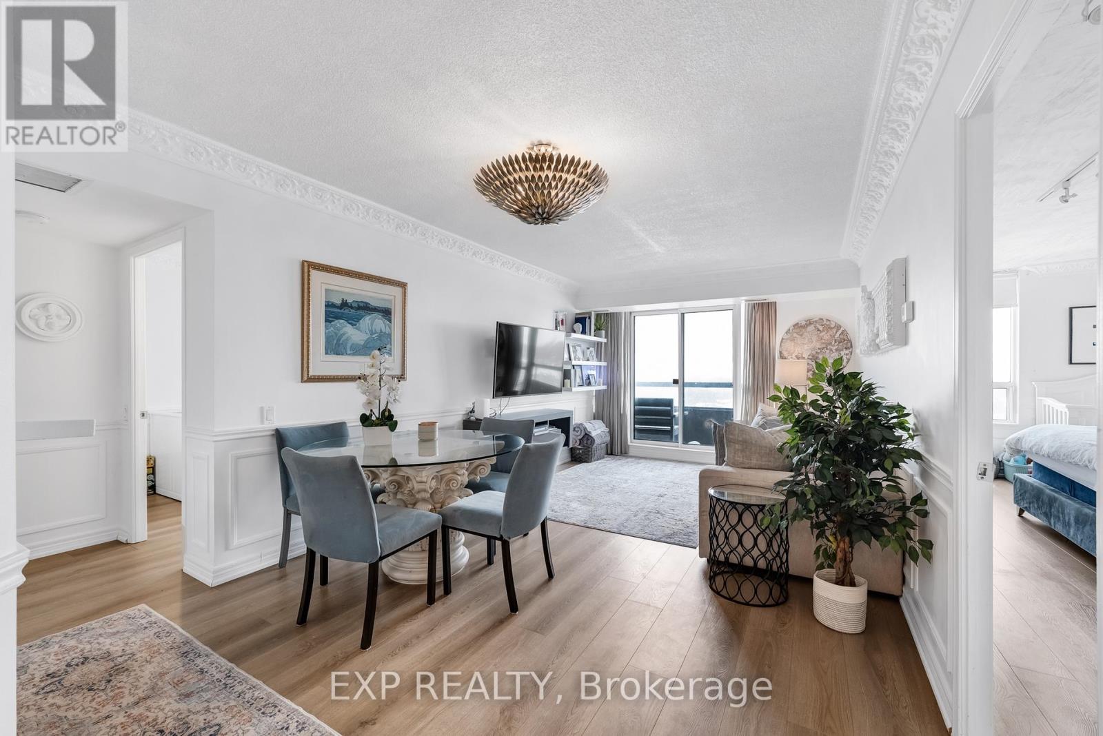 810 - 2 Covington Road, Toronto, Ontario  M6A 3E2 - Photo 10 - C12778456