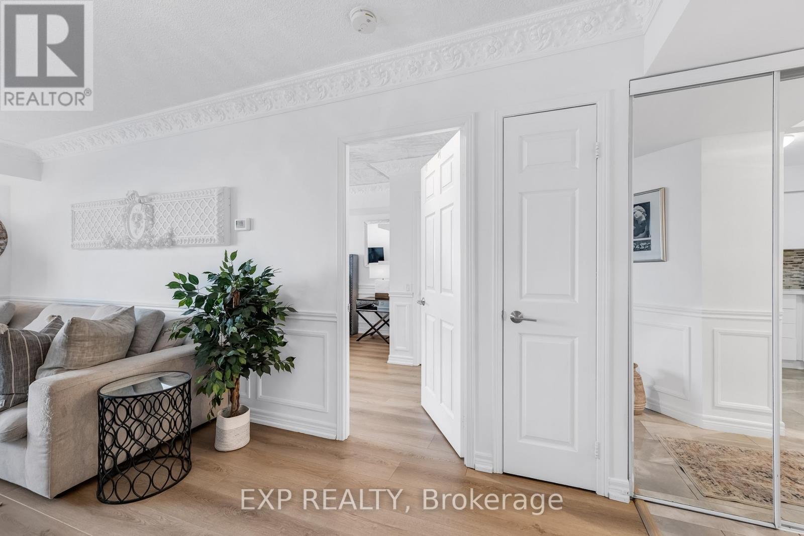 810 - 2 Covington Road, Toronto, Ontario  M6A 3E2 - Photo 15 - C12778456