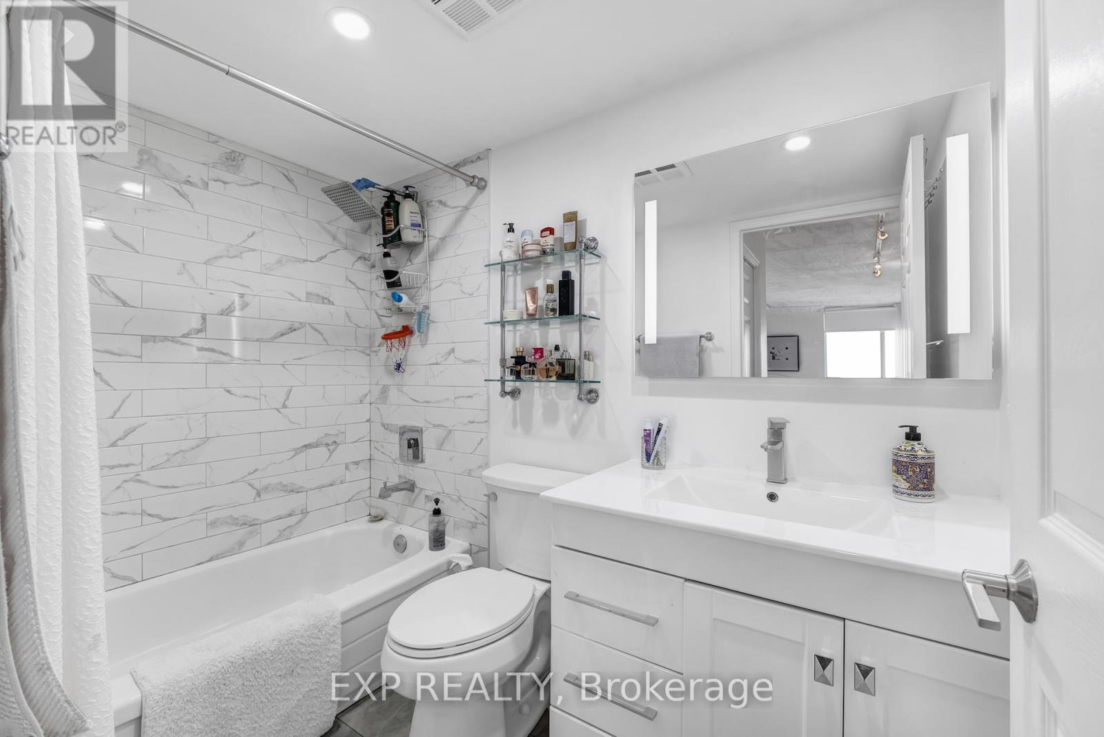 810 - 2 Covington Road, Toronto, Ontario  M6A 3E2 - Photo 18 - C12778456