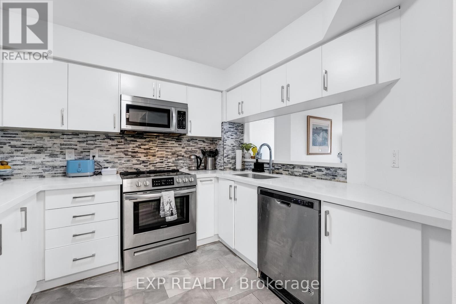 810 - 2 Covington Road, Toronto, Ontario  M6A 3E2 - Photo 5 - C12778456