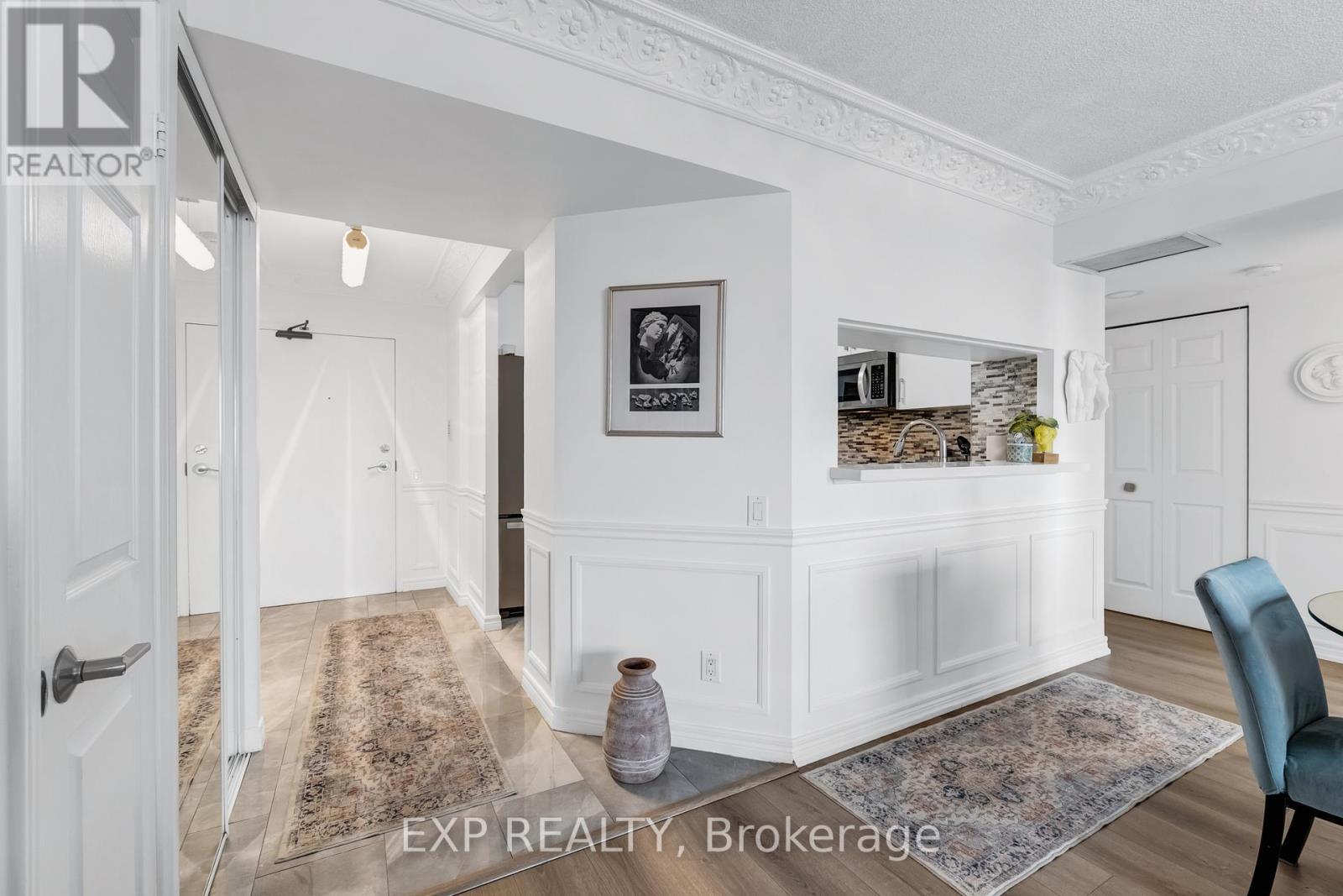 810 - 2 Covington Road, Toronto, Ontario  M6A 3E2 - Photo 9 - C12778456