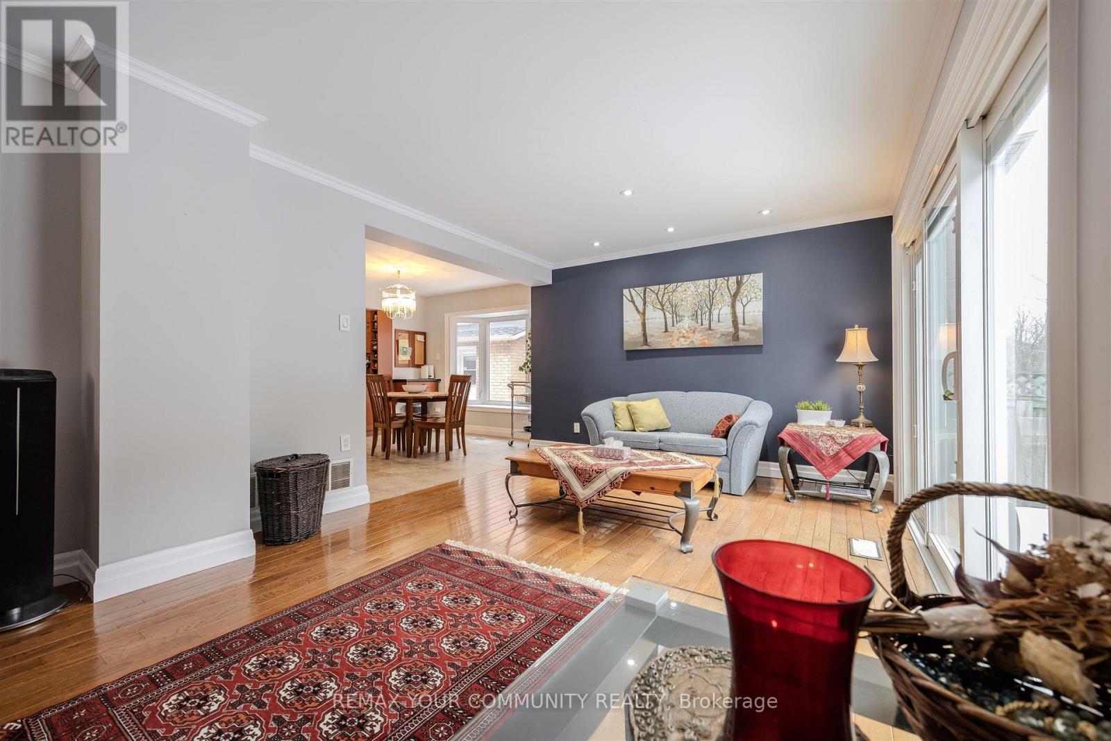 2 Kirkland Court, Richmond Hill, Ontario  L4C 9J1 - Photo 11 - N12778380