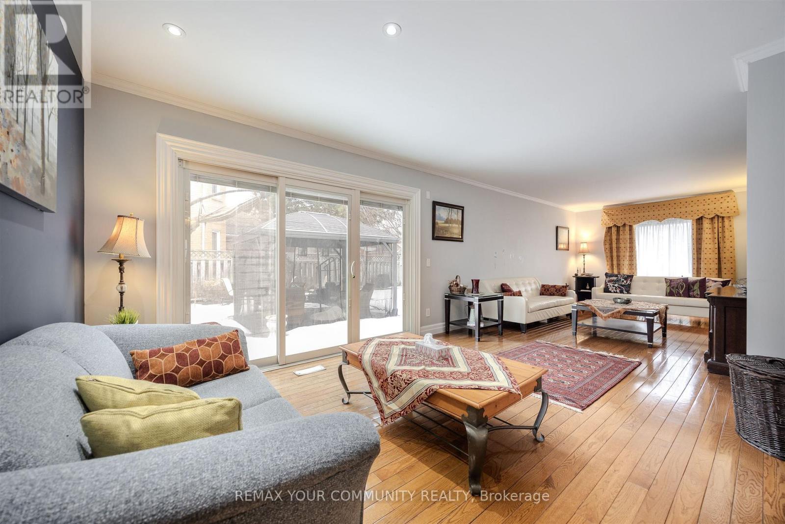 2 Kirkland Court, Richmond Hill, Ontario  L4C 9J1 - Photo 12 - N12778380