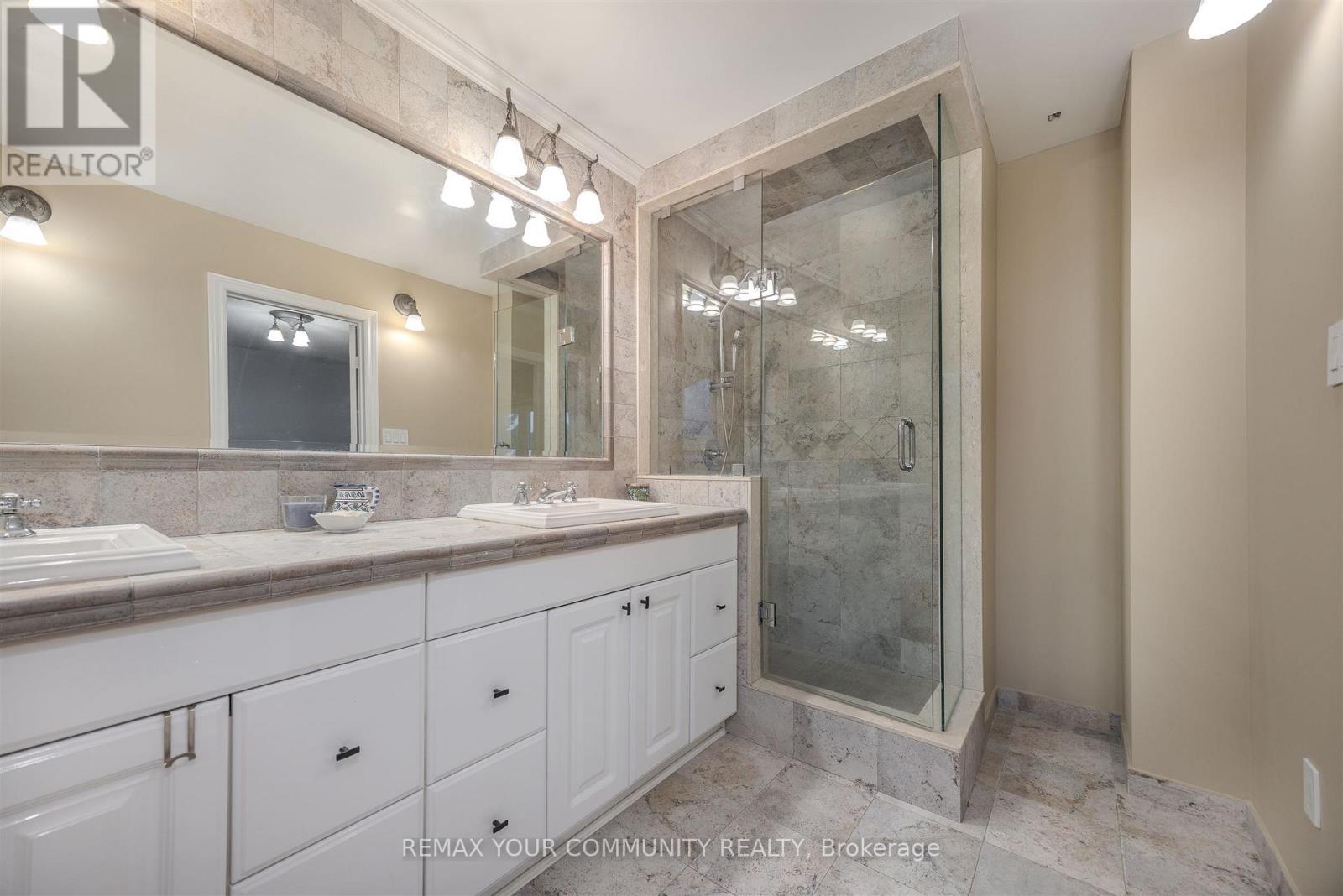 2 Kirkland Court, Richmond Hill, Ontario  L4C 9J1 - Photo 31 - N12778380