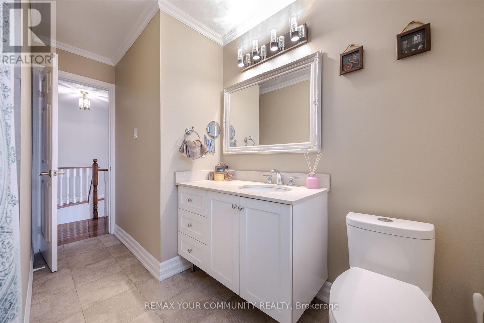 2 Kirkland Court, Richmond Hill, Ontario  L4C 9J1 - Photo 34 - N12778380