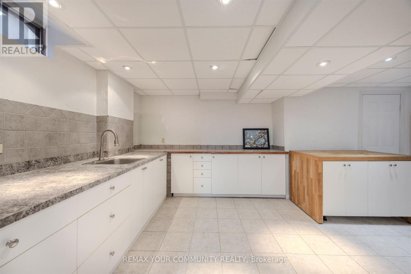 2 Kirkland Court, Richmond Hill, Ontario  L4C 9J1 - Photo 37 - N12778380