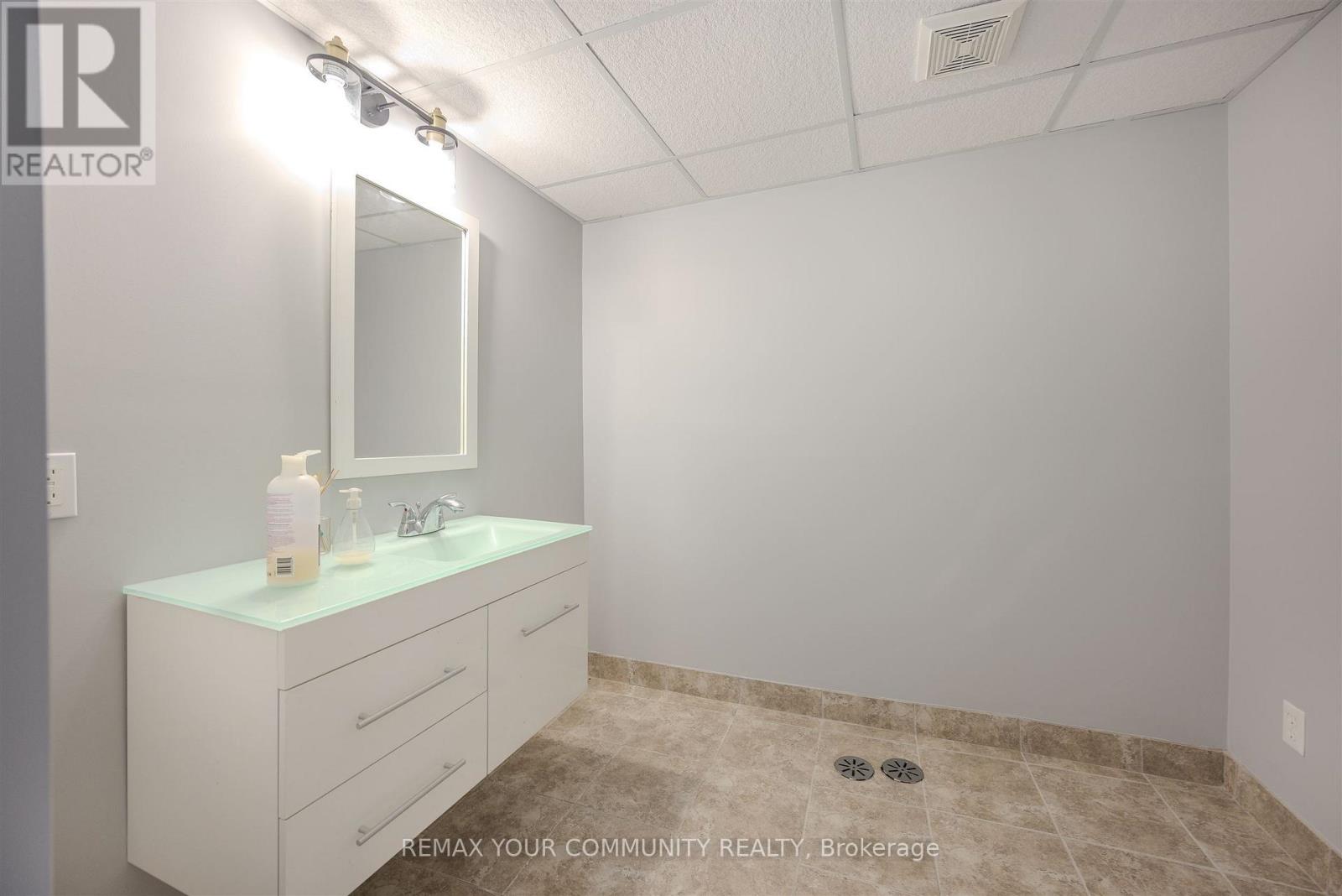 2 Kirkland Court, Richmond Hill, Ontario  L4C 9J1 - Photo 38 - N12778380