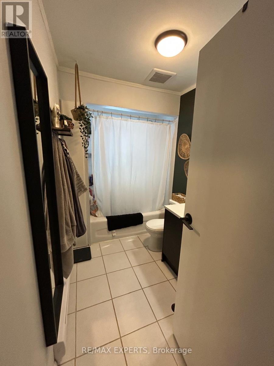 1982 Kate Avenue, Innisfil, Ontario  L9S 1Y2 - Photo 5 - N12778428