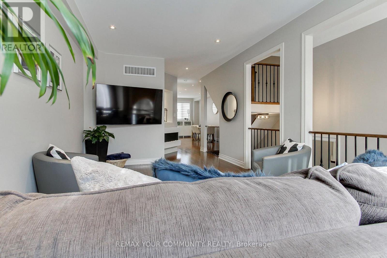 69 Hansard Drive, Vaughan, Ontario  L4H 0V7 - Photo 10 - N12778434