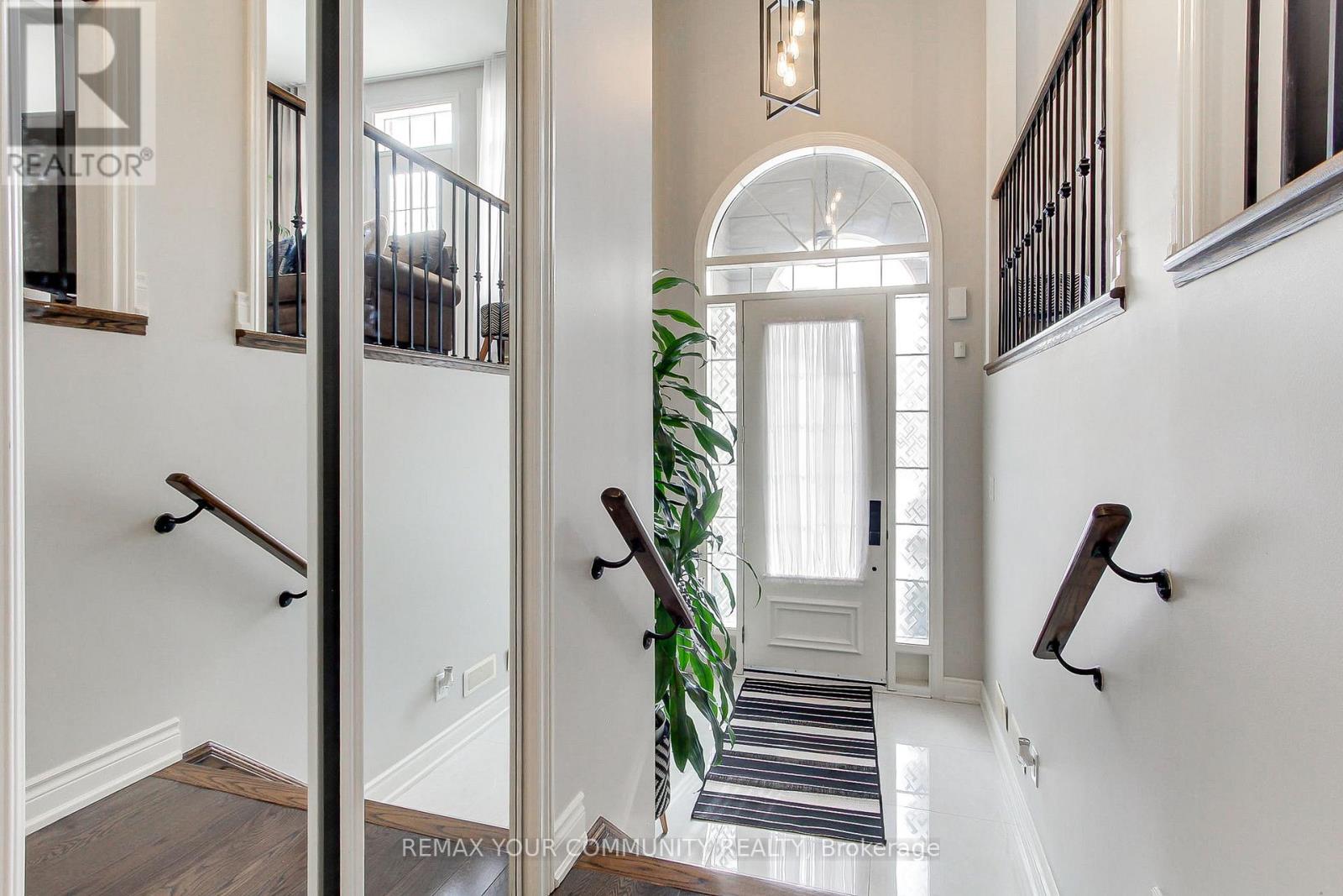 69 Hansard Drive, Vaughan, Ontario  L4H 0V7 - Photo 4 - N12778434