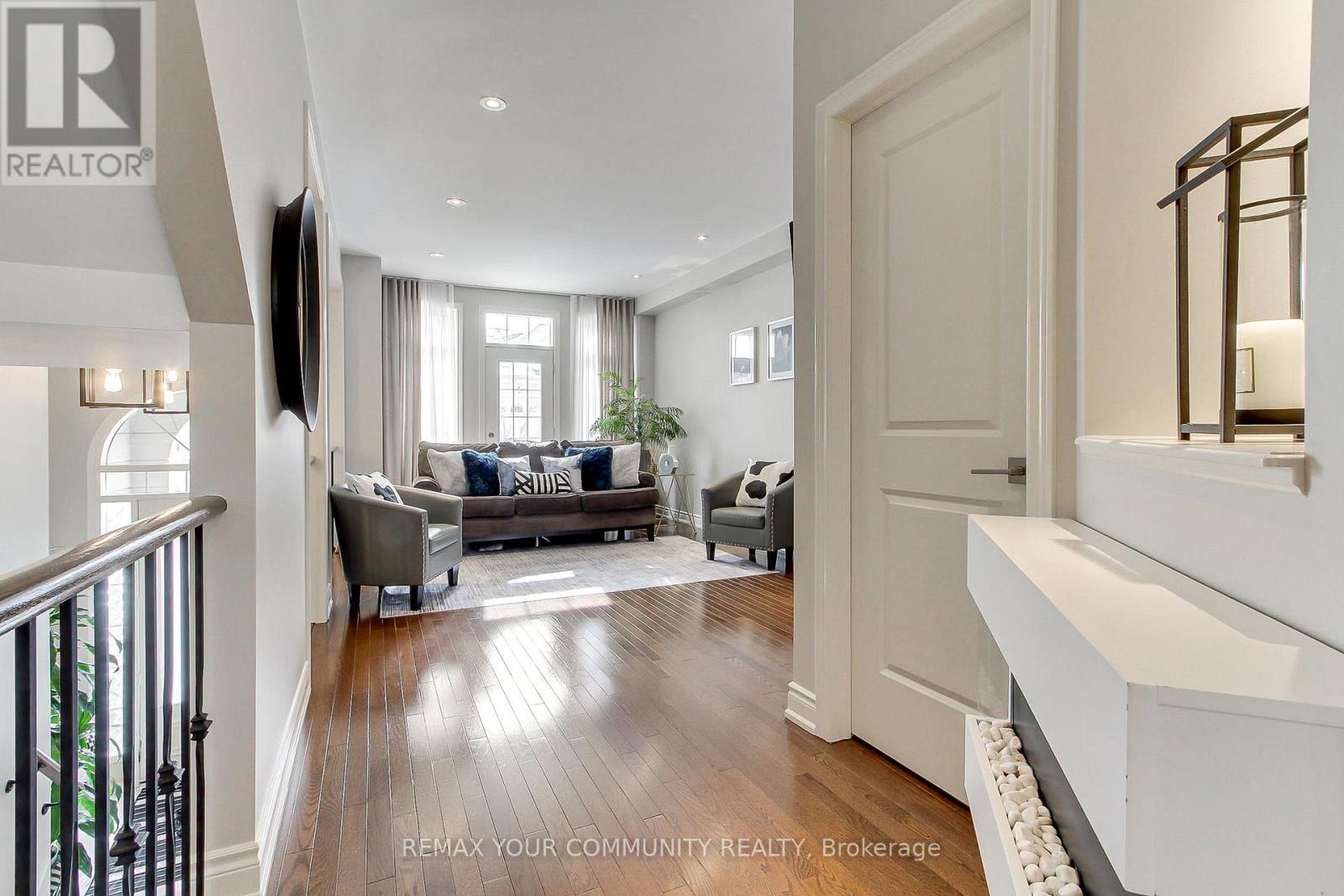 69 Hansard Drive, Vaughan, Ontario  L4H 0V7 - Photo 6 - N12778434