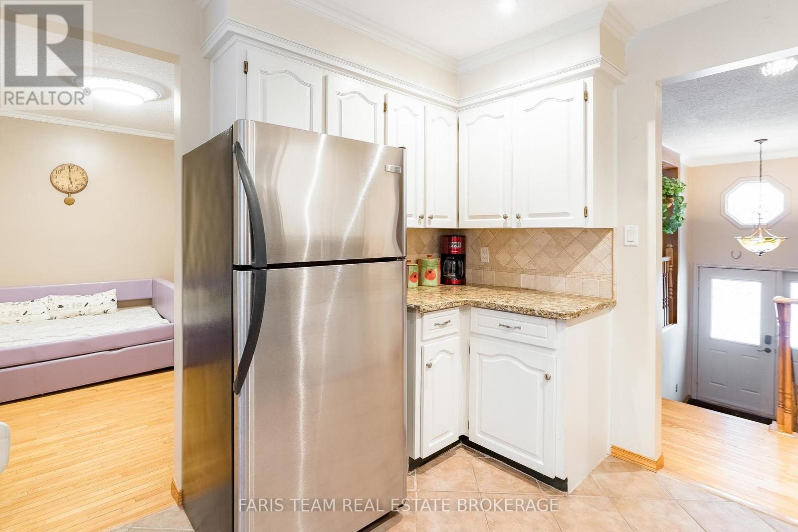 51 Beck Boulevard, Penetanguishene, Ontario  L9M 1E2 - Photo 7 - S12778376