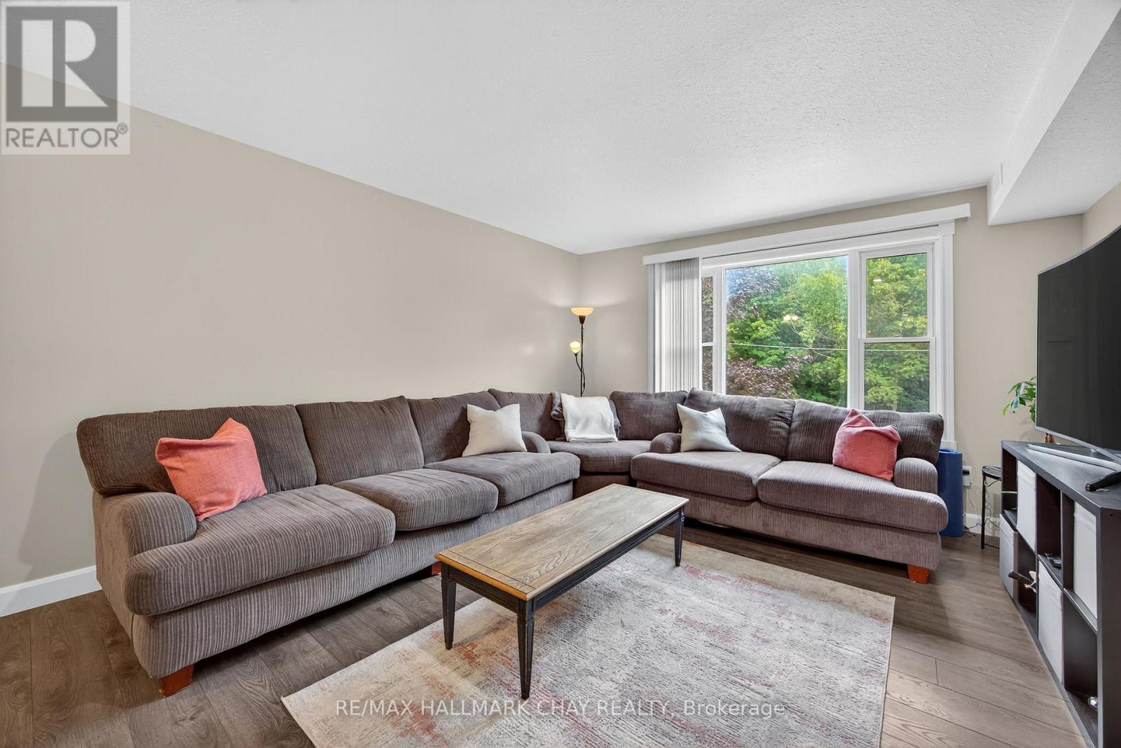 195 Louisa Street, Clearview, Ontario  L0M 1S0 - Photo 4 - S12778444