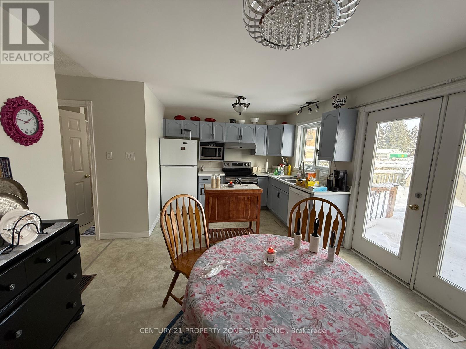 93 Borden Street, Stratford, Ontario  N5A 4R1 - Photo 6 - C12749644