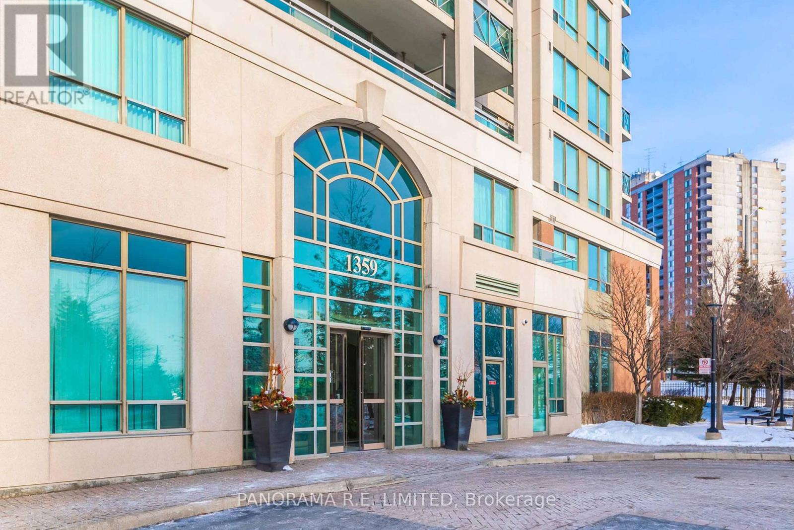 1705 - 1359 Rathburn Road E, Mississauga, Ontario  L4W 5P7 - Photo 2 - W12778332