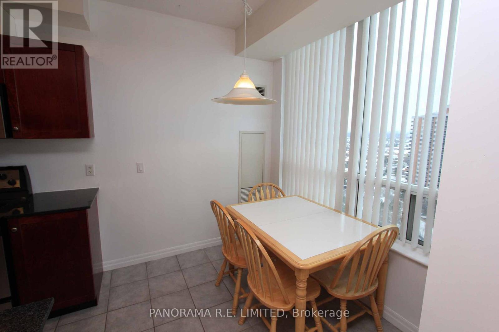 1705 - 1359 Rathburn Road E, Mississauga, Ontario  L4W 5P7 - Photo 8 - W12778332