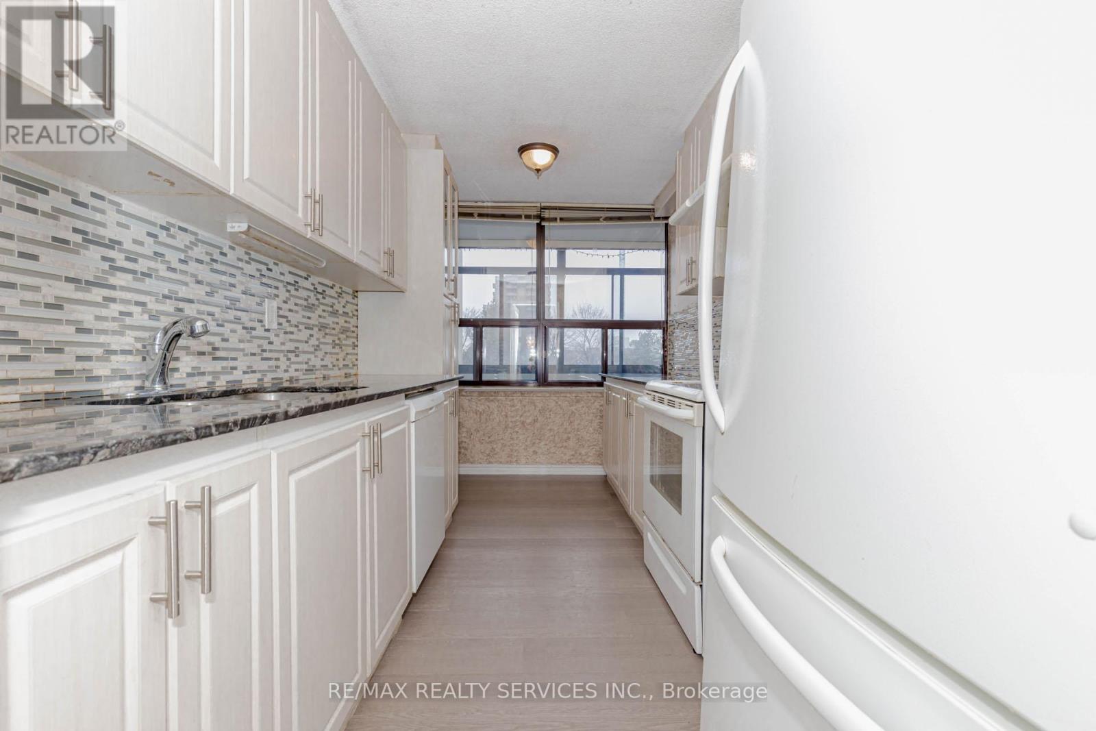 304 - 18 Knightsbridge Road, Brampton, Ontario  L6T 3X5 - Photo 18 - W12778334