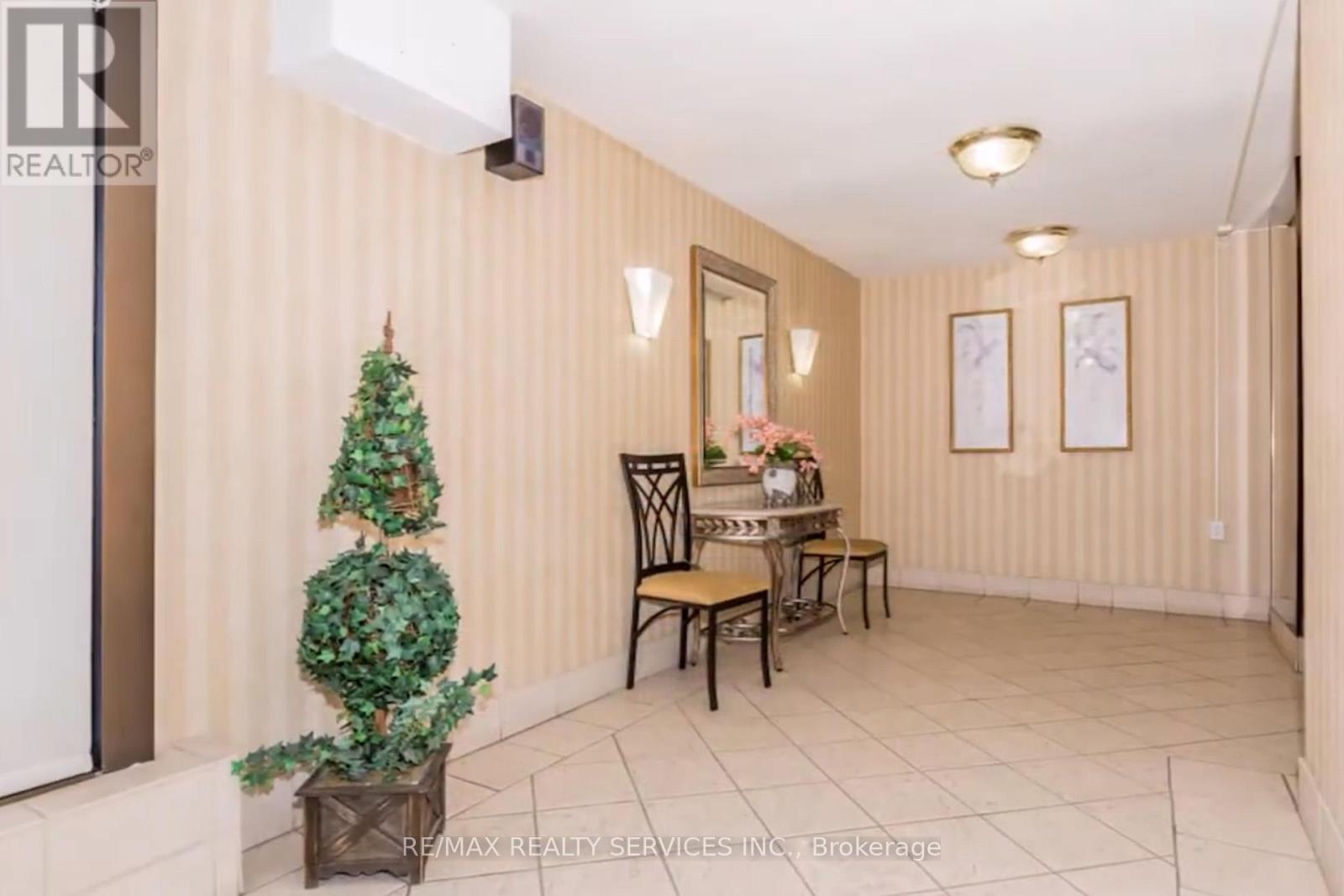 304 - 18 Knightsbridge Road, Brampton, Ontario  L6T 3X5 - Photo 2 - W12778334