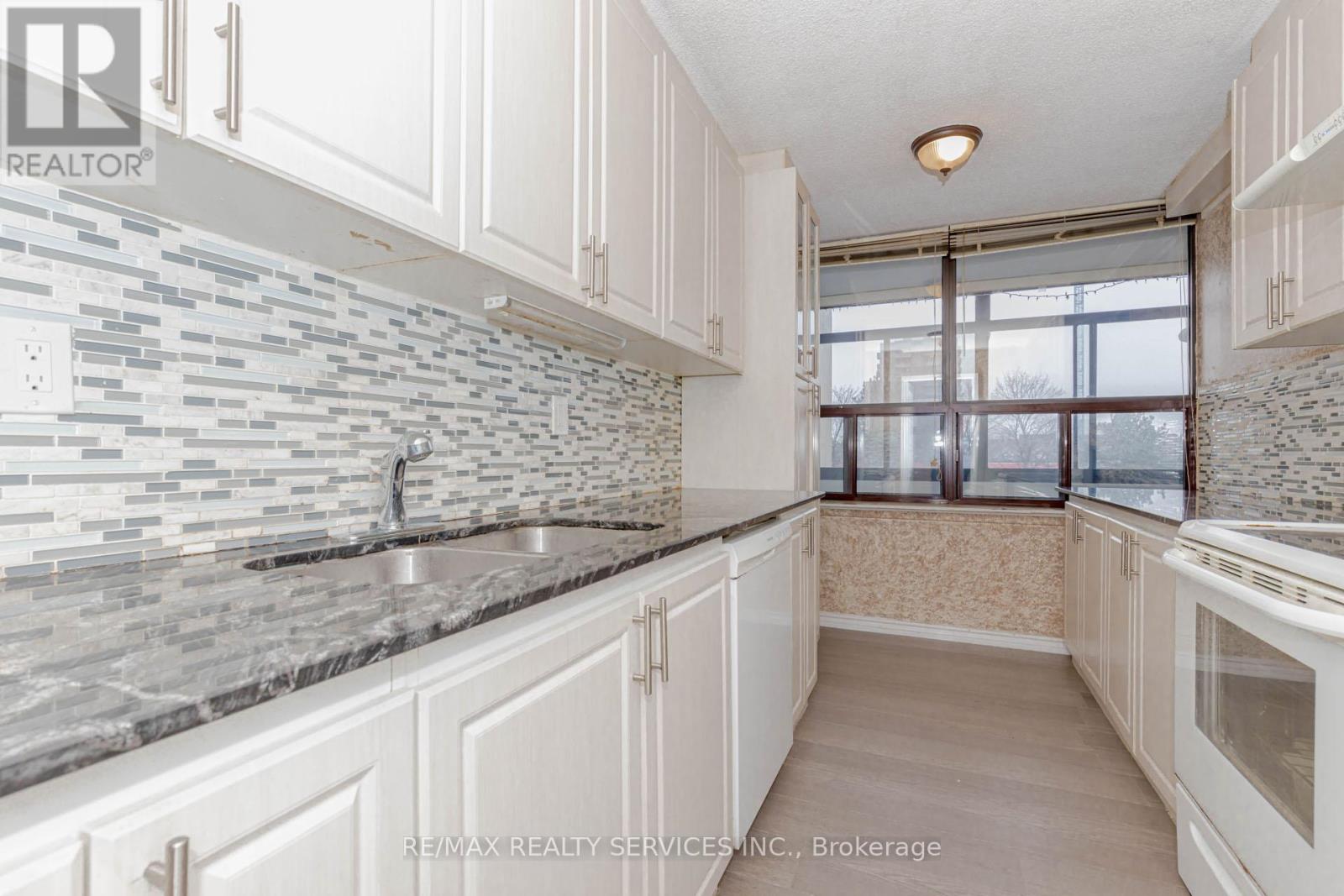 304 - 18 Knightsbridge Road, Brampton, Ontario  L6T 3X5 - Photo 20 - W12778334