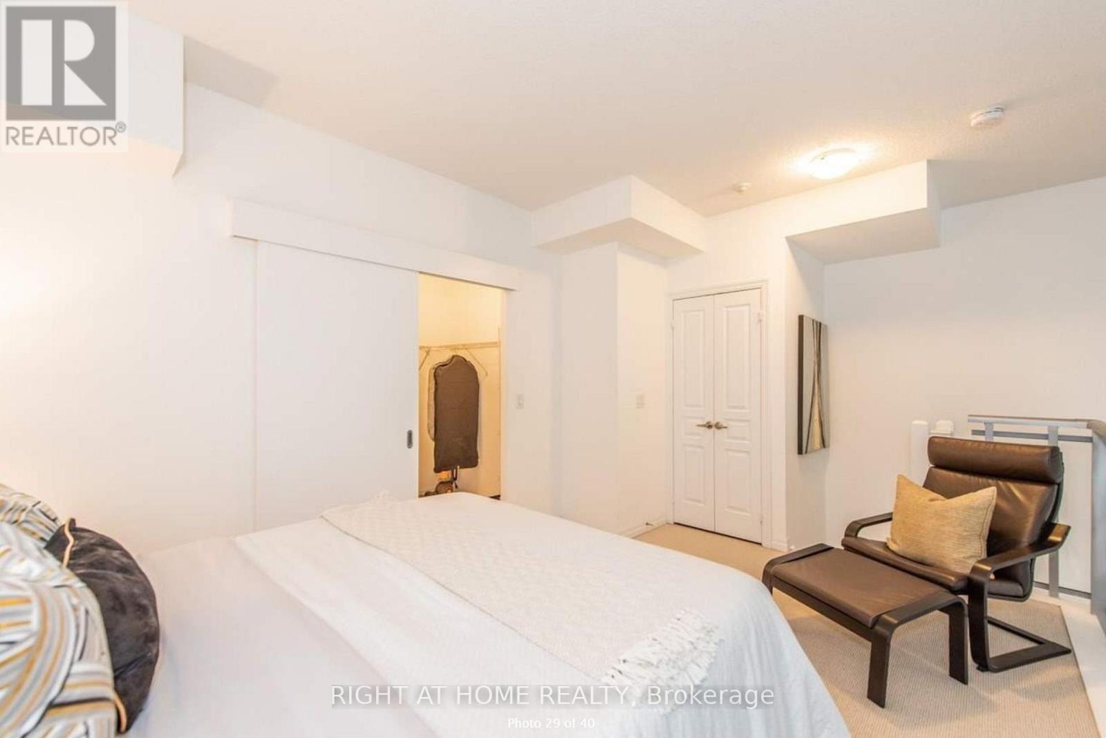 1914 - 223 Webb Drive, Mississauga, Ontario  L5B 0E8 - Photo 13 - W12778366