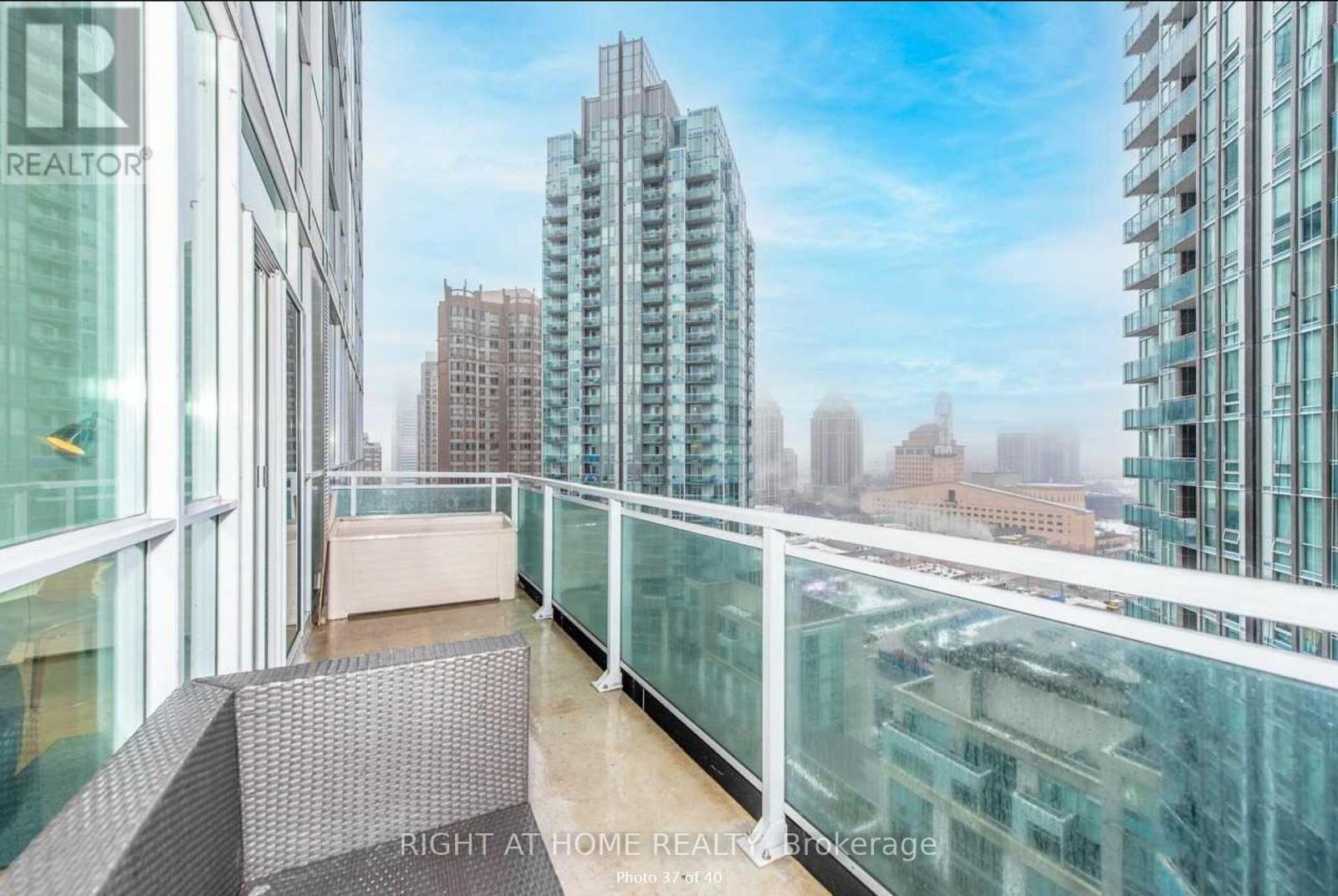 1914 - 223 Webb Drive, Mississauga, Ontario  L5B 0E8 - Photo 2 - W12778366