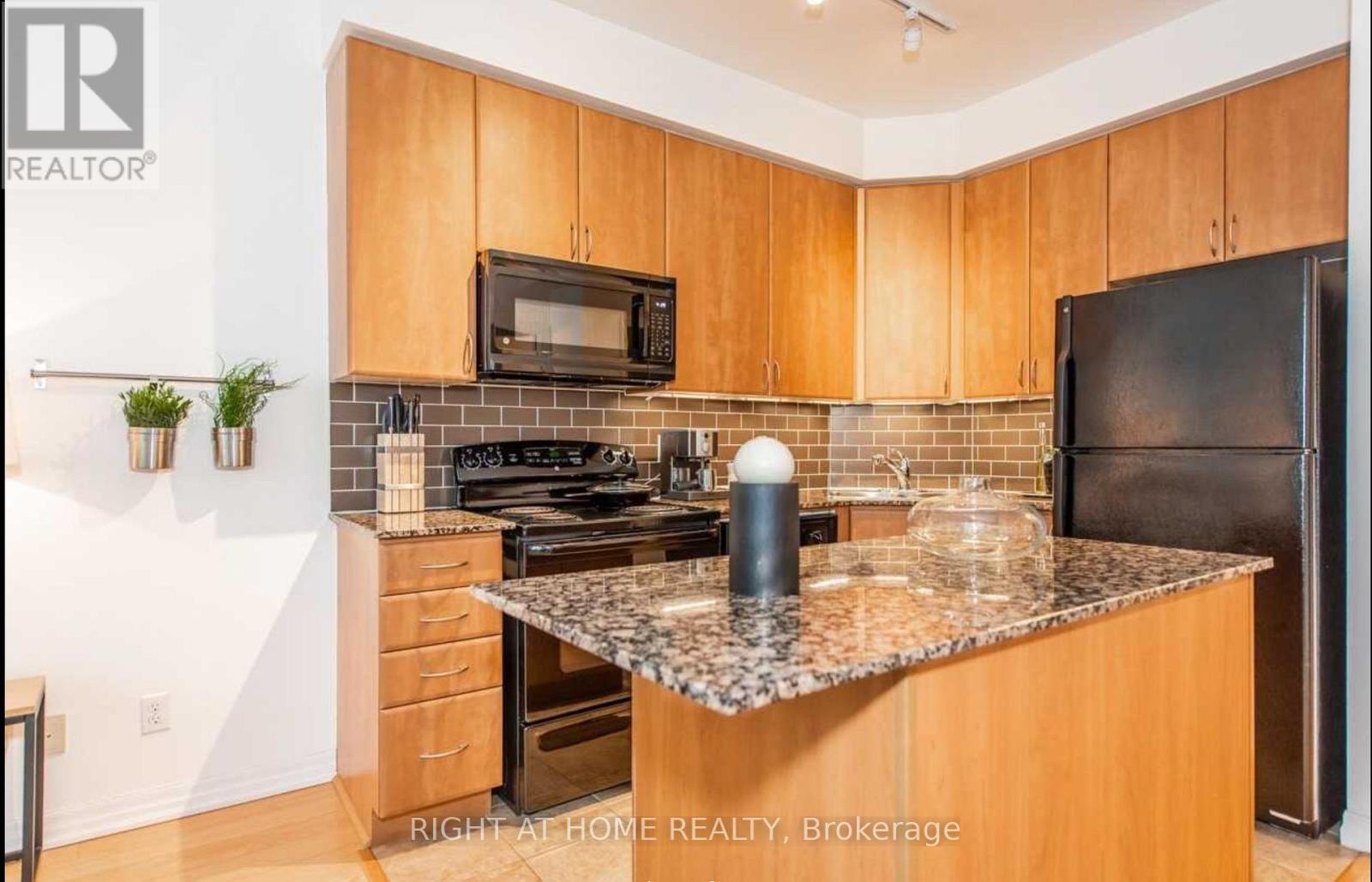 1914 - 223 Webb Drive, Mississauga, Ontario  L5B 0E8 - Photo 6 - W12778366