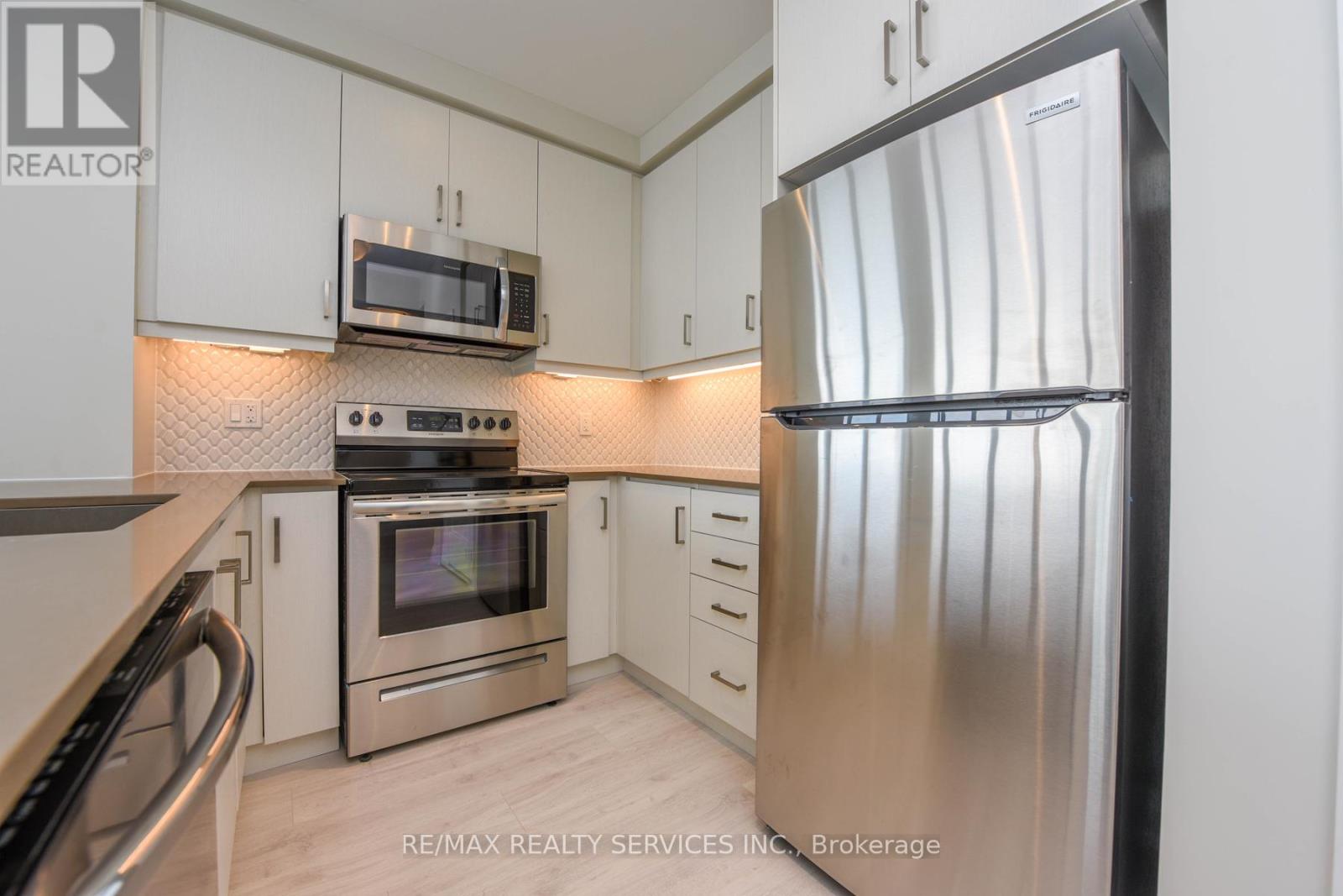 2103 - 15 Lynch Street, Brampton (Queen Street Corridor), Ontario  L0K 1E0 - Photo 10 - W12778410