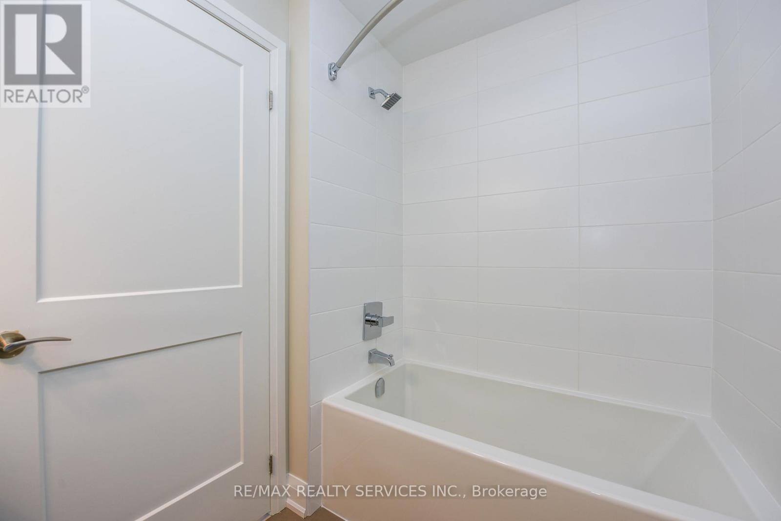 2103 - 15 Lynch Street, Brampton (Queen Street Corridor), Ontario  L0K 1E0 - Photo 4 - W12778410