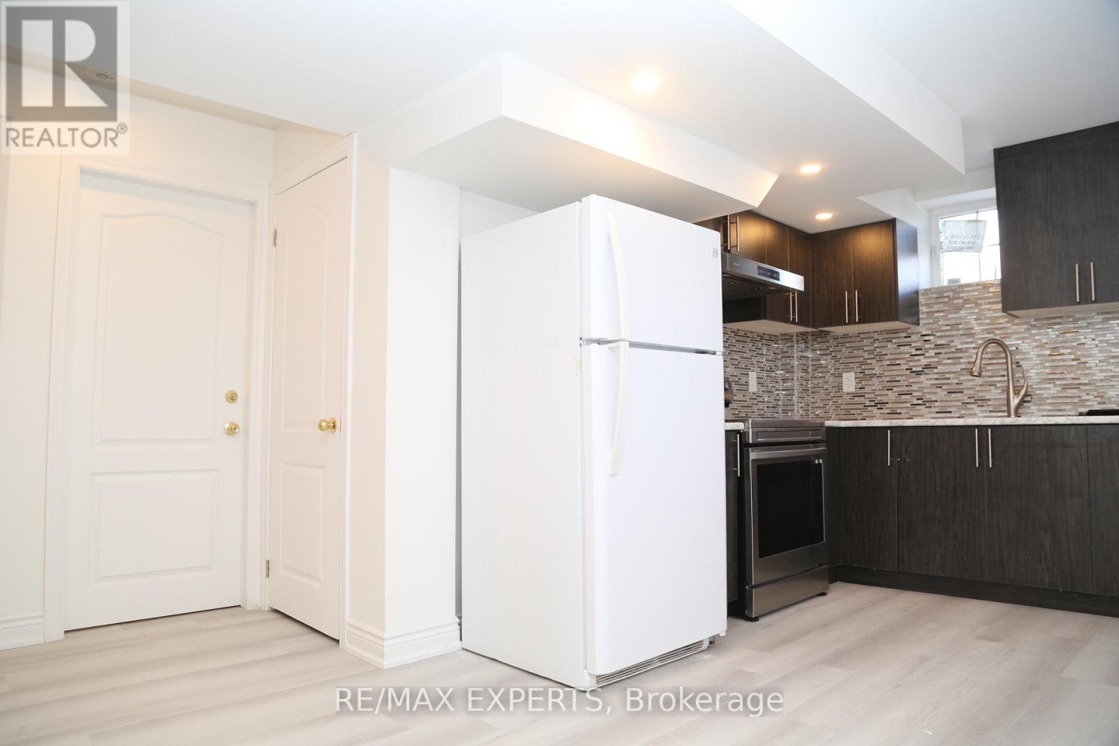 Bsmt - 20 Templeton Court, Brampton, Ontario  L6P 3B2 - Photo 4 - W12778420