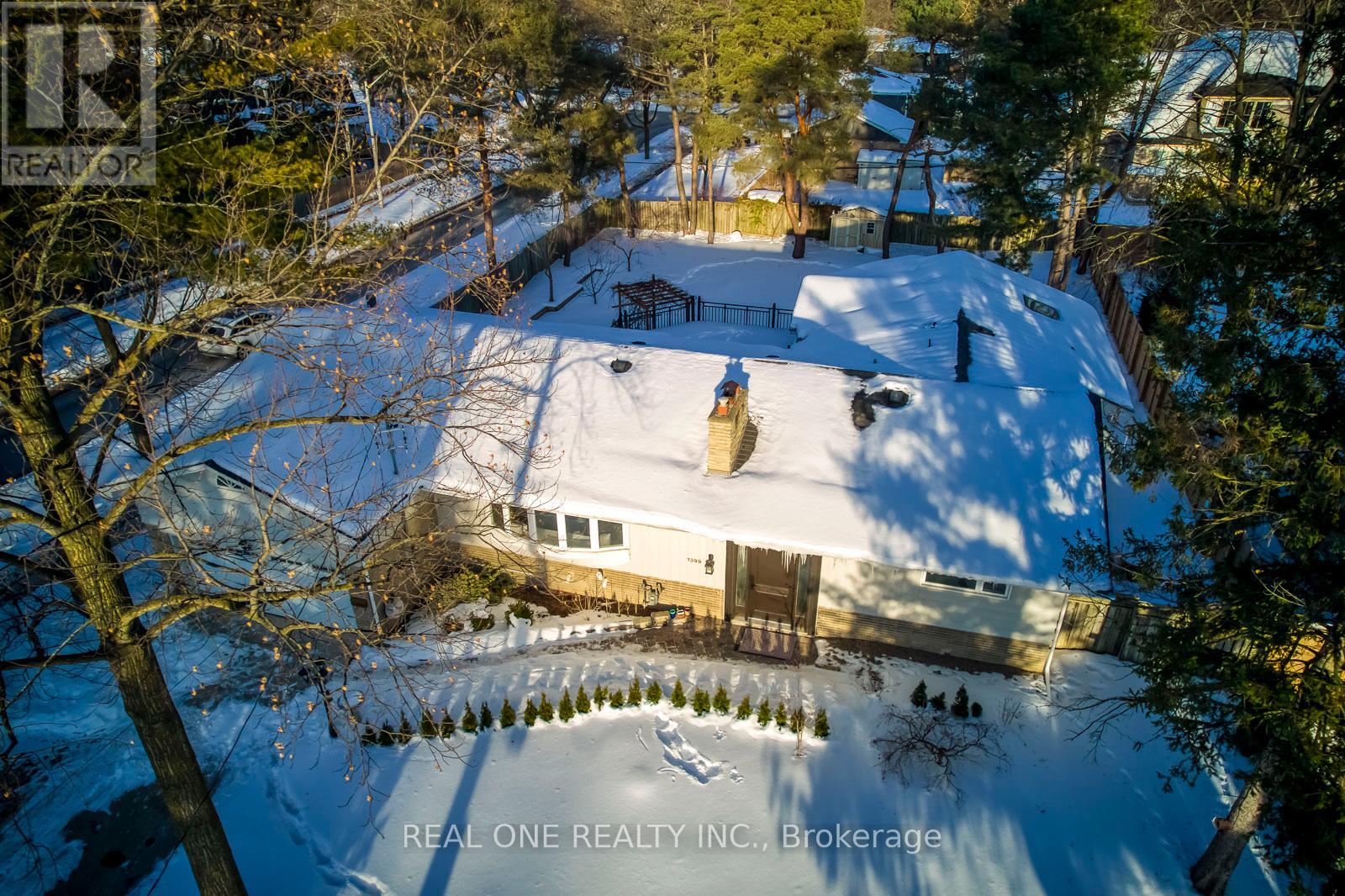 1399 Chriseden Drive, Mississauga, Ontario  L5H 1V1 - Photo 2 - W12778442