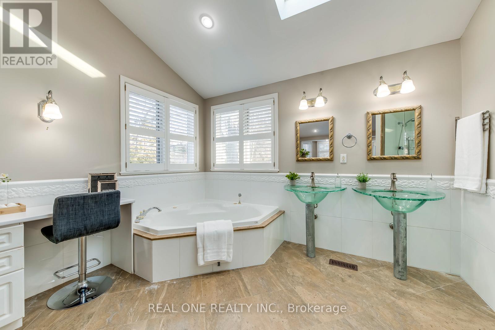 1399 Chriseden Drive, Mississauga, Ontario  L5H 1V1 - Photo 21 - W12778442