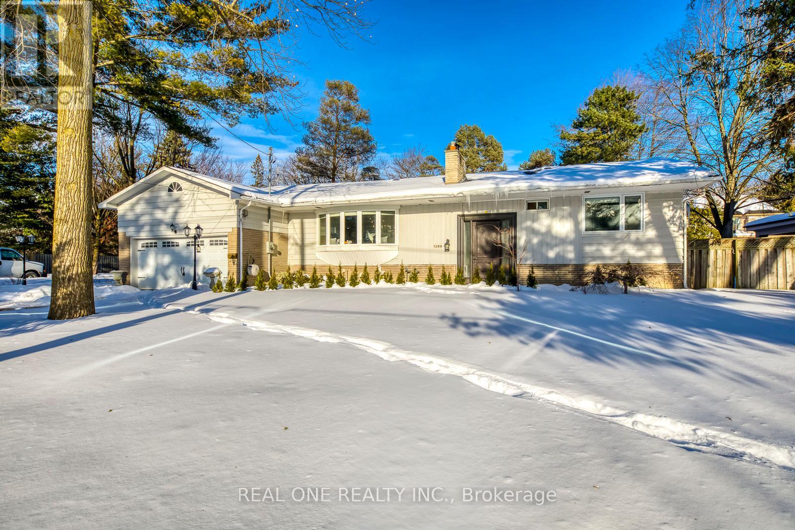 1399 Chriseden Drive, Mississauga, Ontario  L5H 1V1 - Photo 3 - W12778442