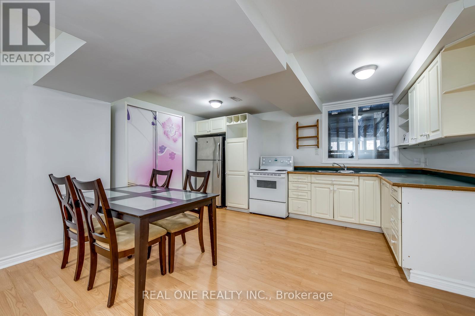 1399 Chriseden Drive, Mississauga, Ontario  L5H 1V1 - Photo 32 - W12778442