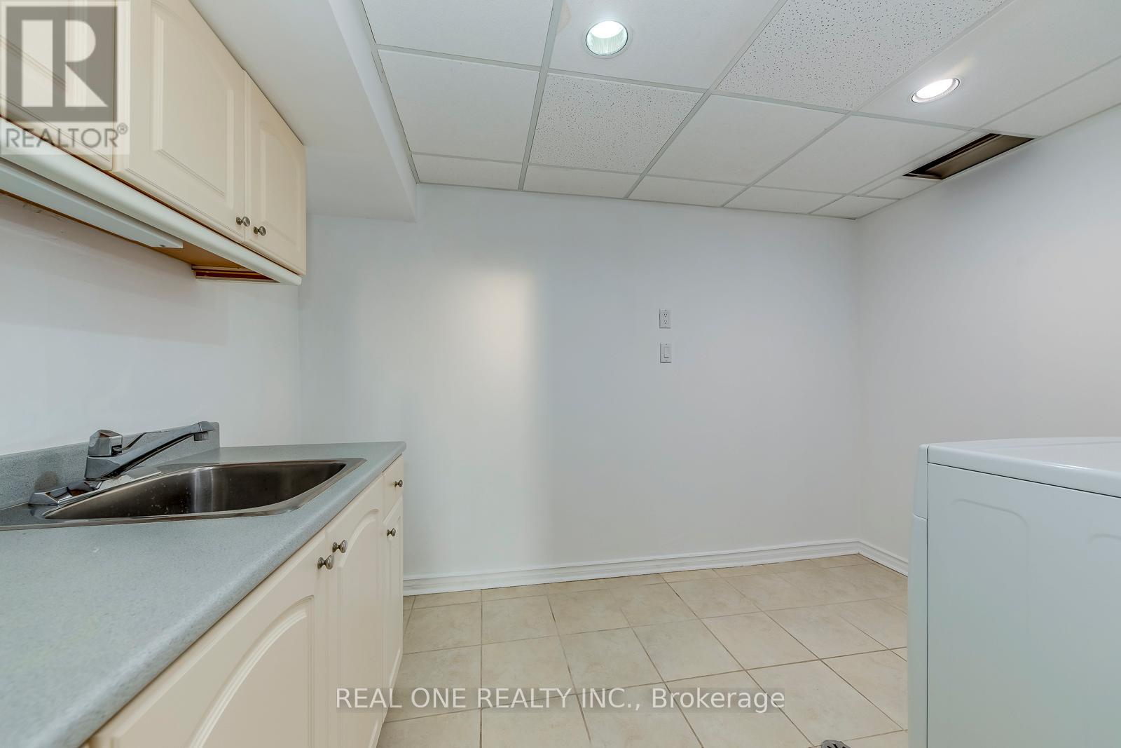 1399 Chriseden Drive, Mississauga, Ontario  L5H 1V1 - Photo 38 - W12778442