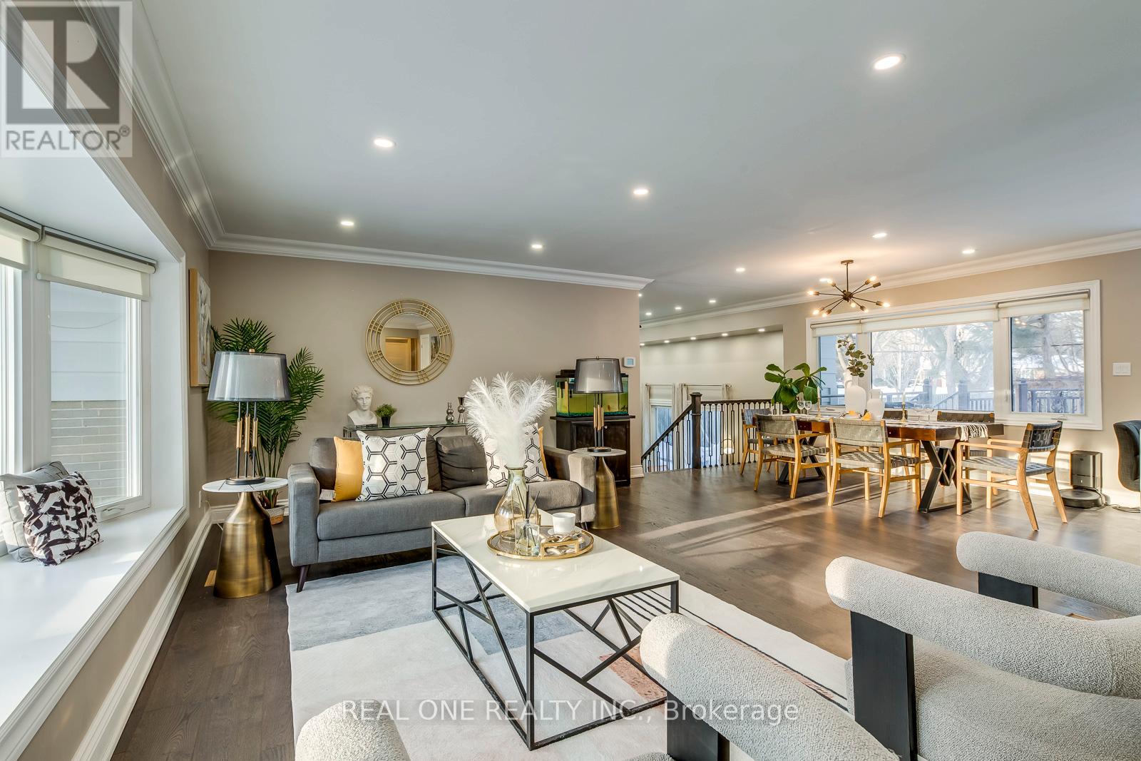 1399 Chriseden Drive, Mississauga, Ontario  L5H 1V1 - Photo 6 - W12778442