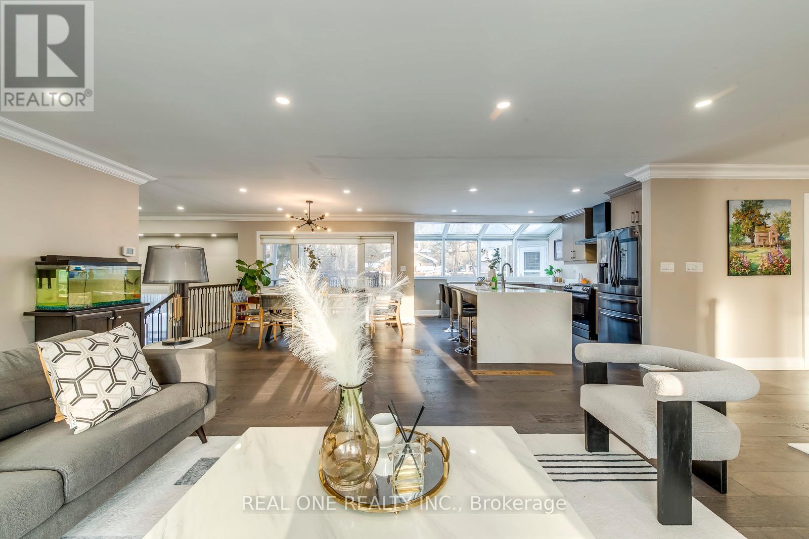 1399 Chriseden Drive, Mississauga, Ontario  L5H 1V1 - Photo 8 - W12778442