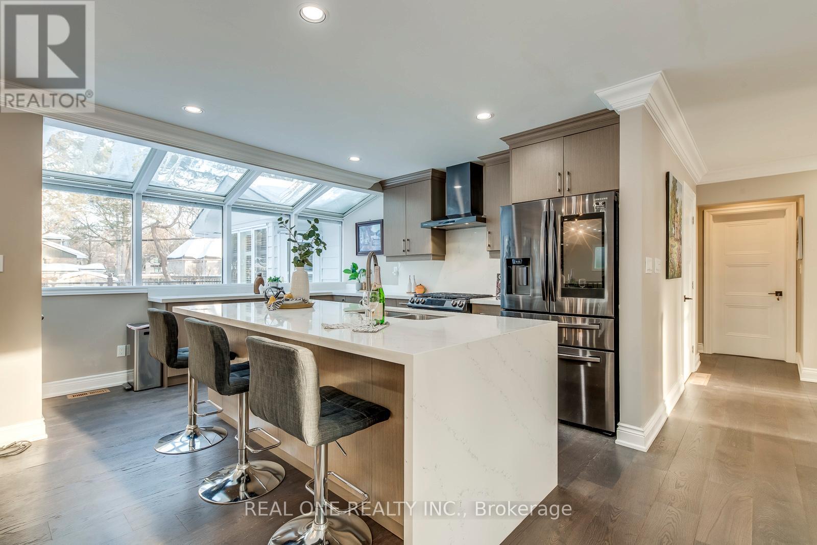 1399 Chriseden Drive, Mississauga, Ontario  L5H 1V1 - Photo 9 - W12778442