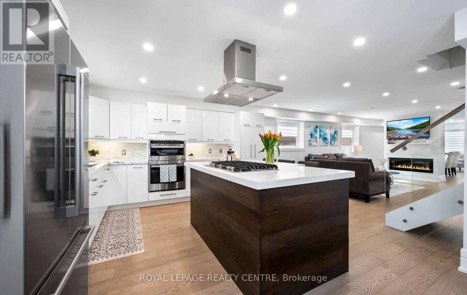 1071 Westmount Avenue, Mississauga, Ontario  L5E 1X5 - Photo 11 - W12778448