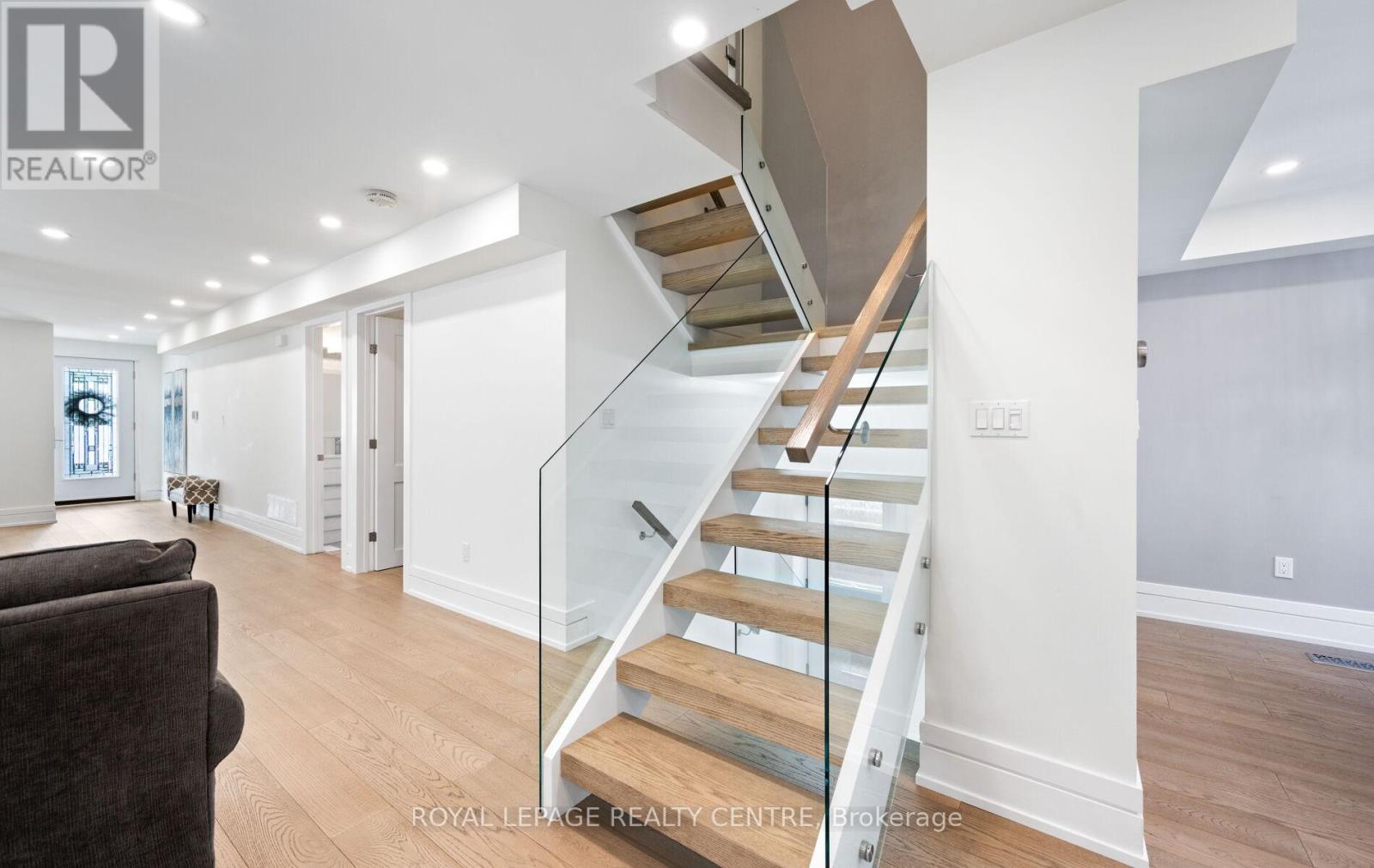 1071 Westmount Avenue, Mississauga, Ontario  L5E 1X5 - Photo 14 - W12778448