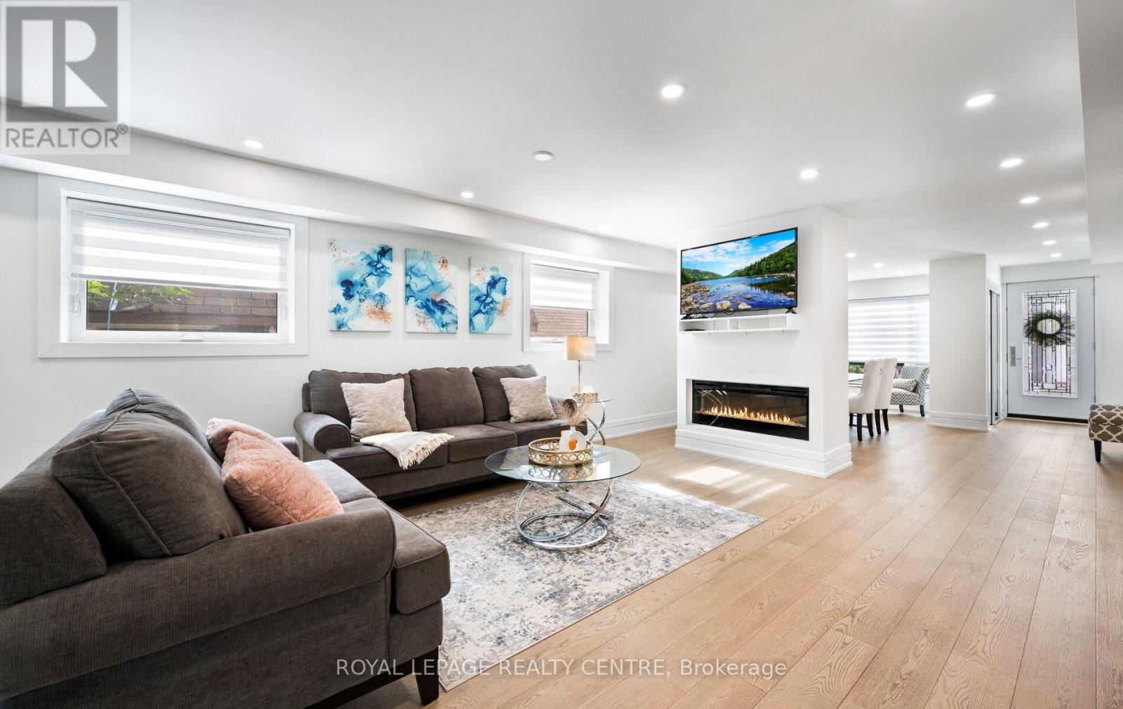 1071 Westmount Avenue, Mississauga, Ontario  L5E 1X5 - Photo 7 - W12778448