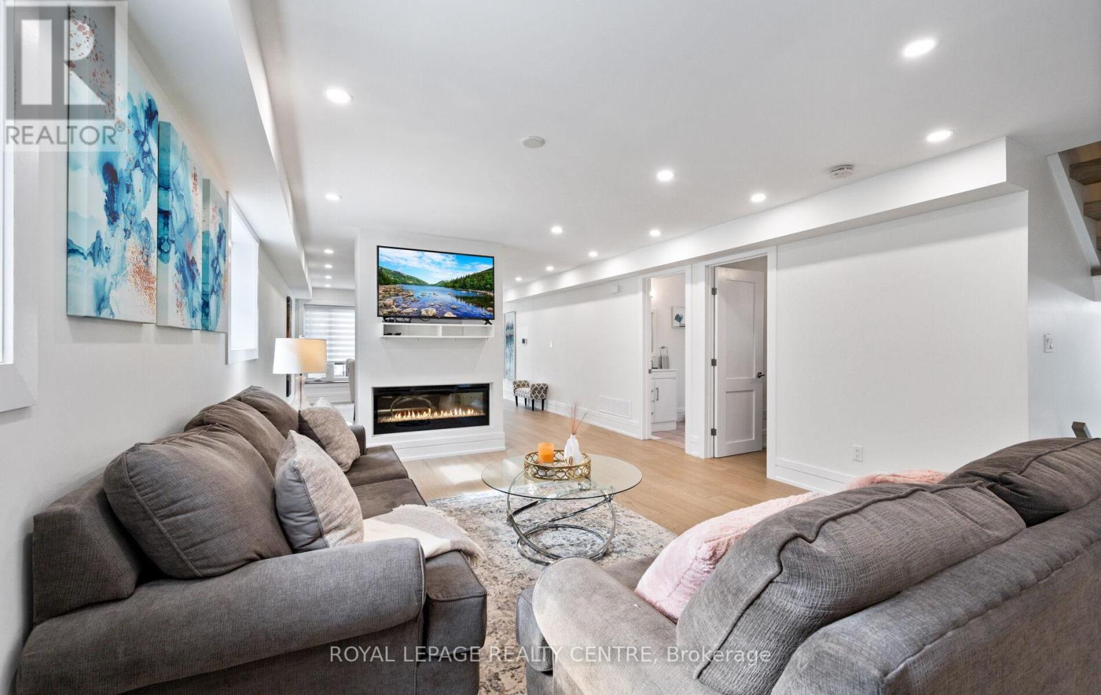 1071 Westmount Avenue, Mississauga, Ontario  L5E 1X5 - Photo 8 - W12778448