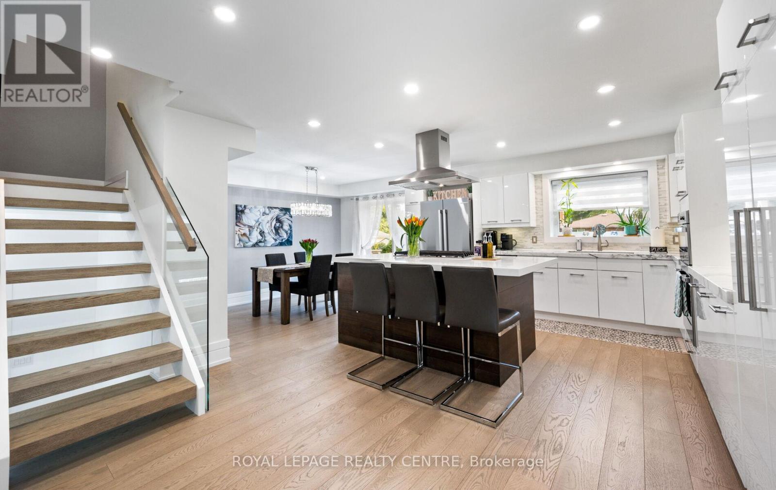 1071 Westmount Avenue, Mississauga, Ontario  L5E 1X5 - Photo 9 - W12778448