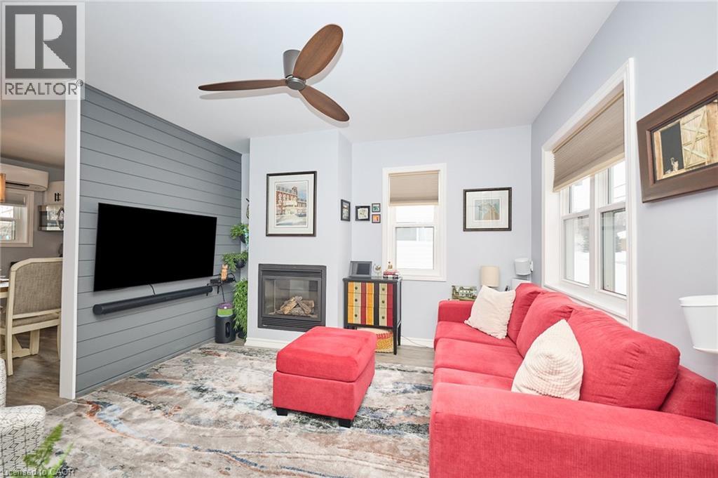 826 Pine Street, Dunnville, Ontario  N1A 2M5 - Photo 3 - 40802929