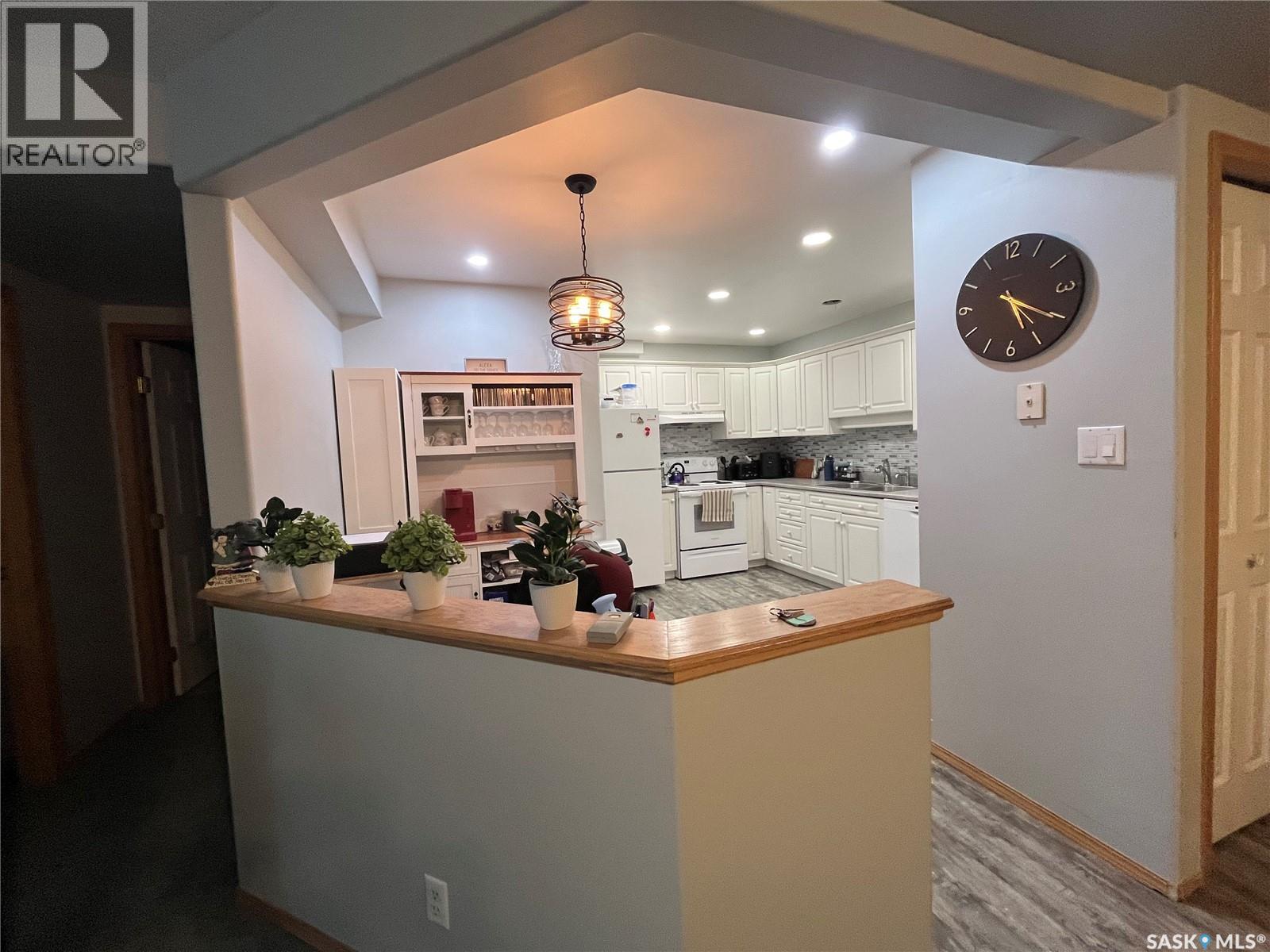 106 331 Macoun Drive, Swift Current, Saskatchewan  S9H 0A1 - Photo 3 - SK028346