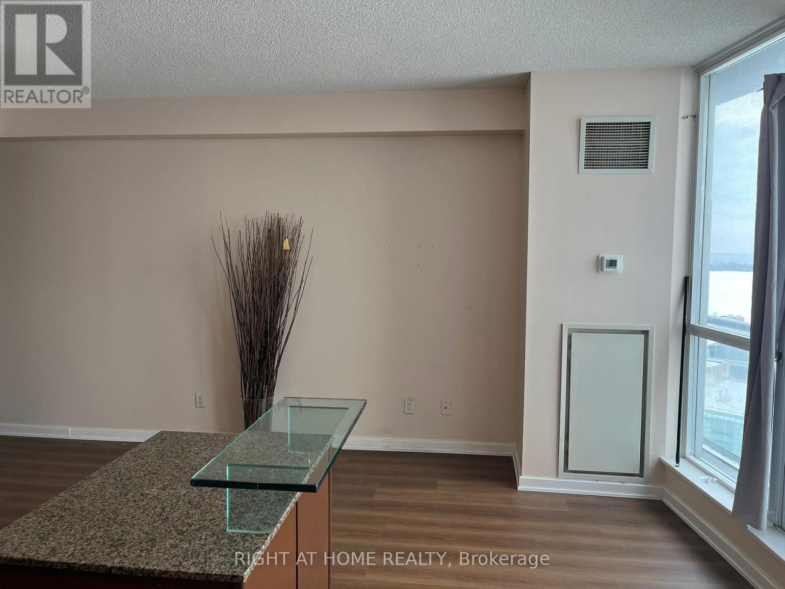 2408 - 208 Queens Quay W, Toronto (Waterfront Communities), Ontario  M5J 2Y5 - Photo 12 - C12554772