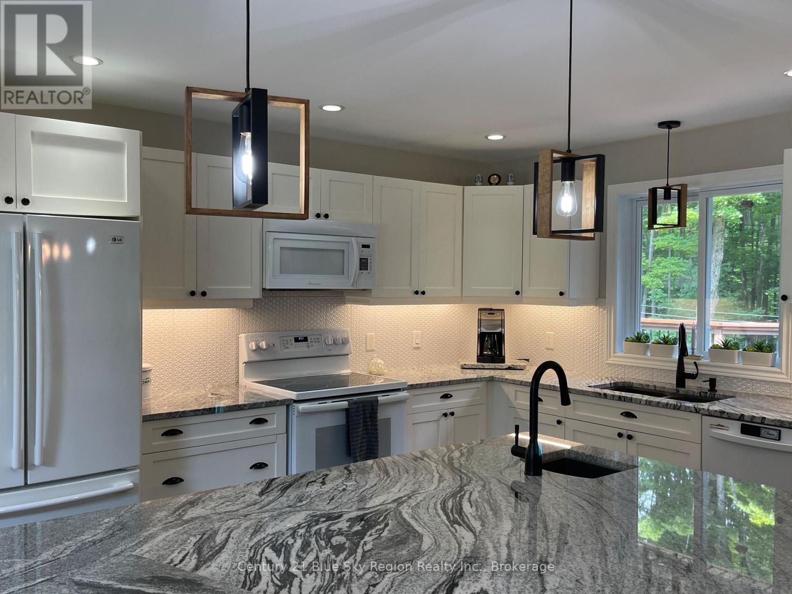 176 Ski Hill Road, Powassan, Ontario  P0H 1Z0 - Photo 9 - X12778720