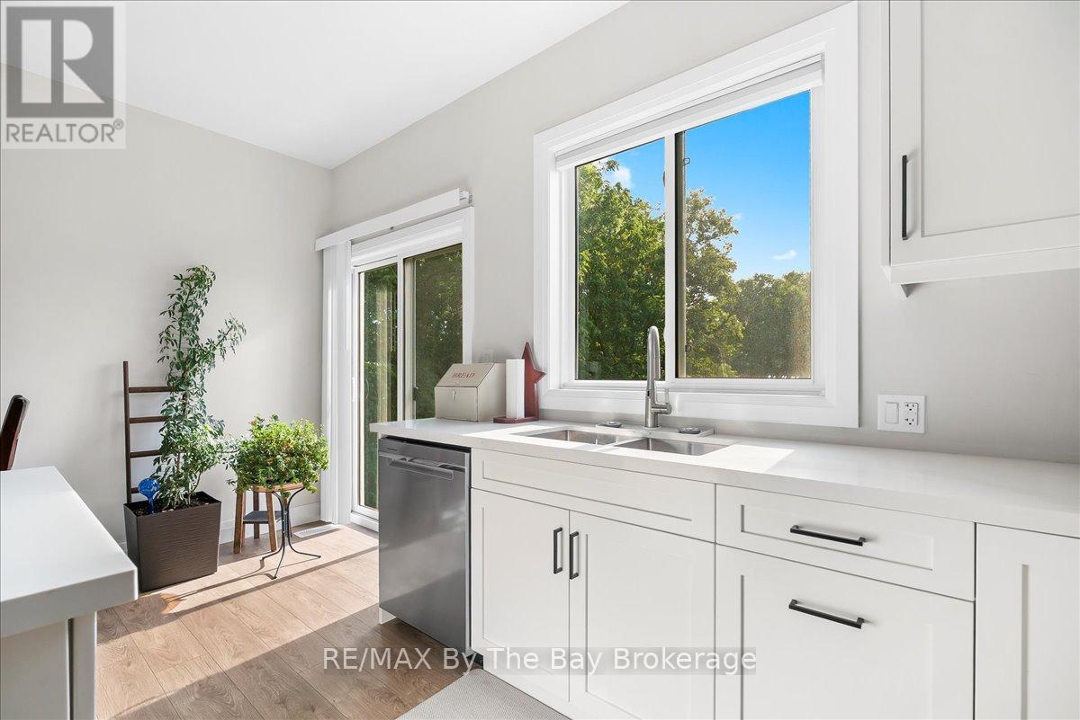 146 Mary Street, Clearview, Ontario  L0M 1G0 - Photo 10 - S12778572