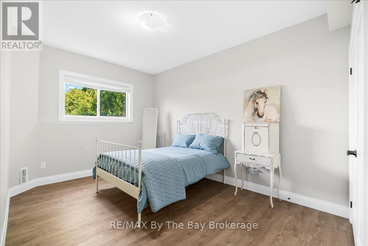 146 Mary Street, Clearview, Ontario  L0M 1G0 - Photo 31 - S12778572