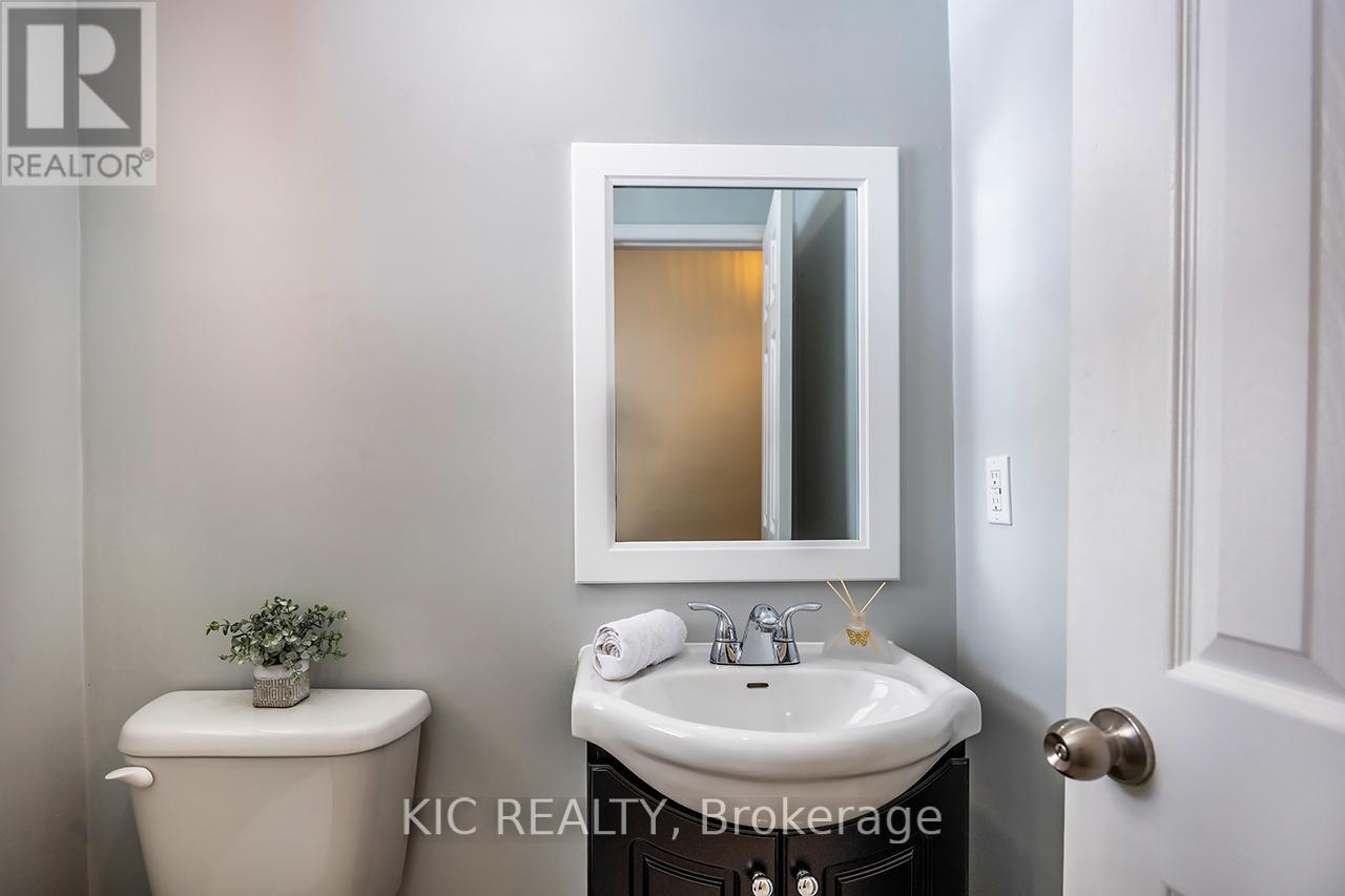 16 Turnberry Crescent, Clarington, Ontario  L1E 1A6 - Photo 4 - E12778672