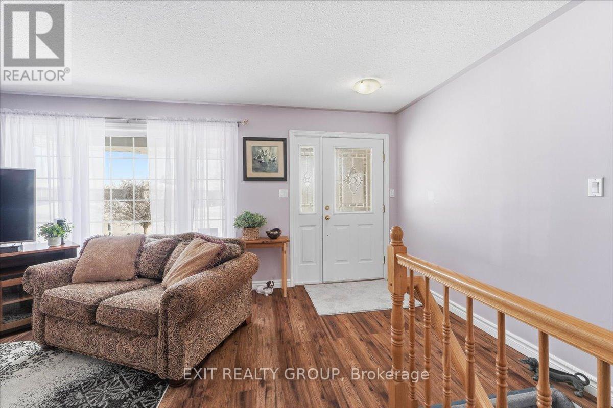 14 Stonegate Crescent, Quinte West (Frankford Ward), Ontario  K0K 2C0 - Photo 5 - X12778574